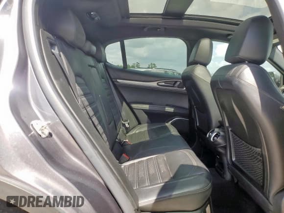 ✅ 2019 Alfa Romeo Stelvio Ti Sport • VIN: ZASPAKBN3K7C42699 • Lot: 61227965. Wystawiony na Copart z przebiegiem 47 046 mil. Bezpłatny archiwum sprzedaży aukcyjnych z USA i szczegółowy raport historii pojazdu na DreamBid. Zdjęcie 11.