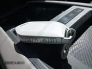 ✅ 2024 Kia EV9 Land • VIN: KNDADFS51R6038352 • Lot: 43322233. Wystawiony na IAAI z przebiegiem 7 659 mil. Bezpłatny archiwum sprzedaży aukcyjnych z USA i szczegółowy raport historii pojazdu na DreamBid. Zdjęcie 11.