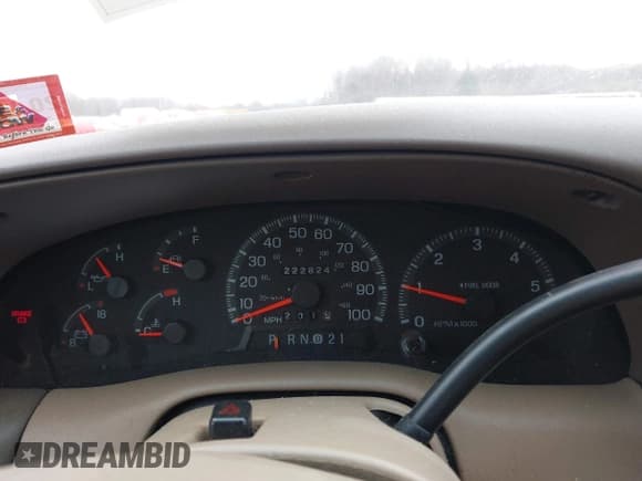 ✅ 1998 Ford Expedition XLT • VIN: 1FMPU18L8WLC40911 • Lot: 43837462. Wystawiony na IAAI z przebiegiem 222 824 mil. Bezpłatny archiwum sprzedaży aukcyjnych z USA i szczegółowy raport historii pojazdu na DreamBid. Zdjęcie 7.