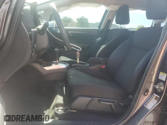 ✅ 2015 Honda Fit LX • VIN: 3HGGK5H57FM784187 • Lot: 64764785. Wystawiony na Copart z przebiegiem 47 661 mil. Bezpłatny archiwum sprzedaży aukcyjnych z USA i szczegółowy raport historii pojazdu na DreamBid. Zdjęcie 7.