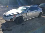 ✅ 2011 Hyundai Genesis Coupe Track • VIN: KMHHU6KH9BU045992 • Lot: 41288384. Wystawiony na IAAI z przebiegiem 198 875 mil. Bezpłatny archiwum sprzedaży aukcyjnych z USA i szczegółowy raport historii pojazdu na DreamBid. Zdjęcie 2.