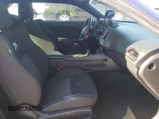 ✅ 2021 Dodge Challenger R/T Scat Pack • VIN: 2C3CDZFJ0MH645145 • Lot: 64525402. Wystawiony na Copart z przebiegiem 19 096 mil mil. Skorzystaj z bezpłatnego archiwum sprzedaży aukcyjnych z USA i zobacz szczegółowy raport historii pojazdu na DreamBid. Zdjęcie 5.