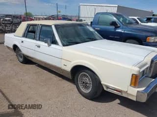 ✅ 1988 Lincoln Town Car • VIN: 1LNBM82F0JY831820 • Lot: 41886140. Listed on IAAI with 26,036 mi. Free auction sales archive from the USA and detailed vehicle history report at DreamBid. Image 1.