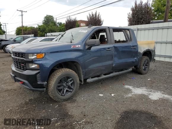 ✅ 2020 Chevrolet Silverado 1500 Custom Trail Boss • VIN: 3GCPYCEF5LG151230 • Lot: 69641974. Wystawiony na Copart z przebiegiem Nie podano. Bezpłatny archiwum sprzedaży aukcyjnych z USA i szczegółowy raport historii pojazdu na DreamBid. Zdjęcie 1.