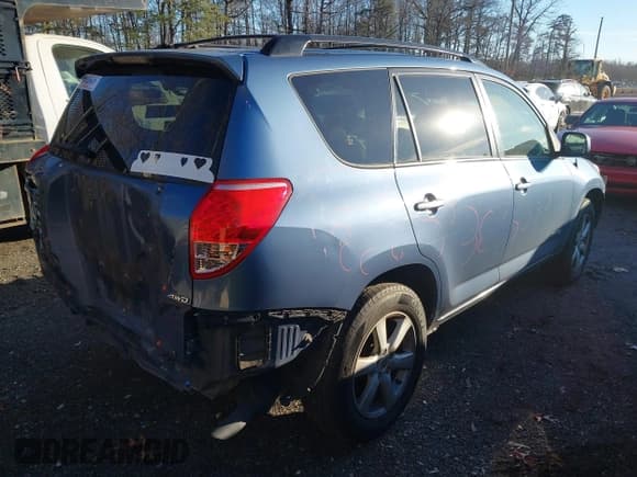 ✅ 2007 Toyota RAV4 Limited • VIN: JTMBK31V375030234 • Lot: 43766668. Listed on IAAI with 124,472 mi. Free auction sales archive from the USA and detailed vehicle history report at DreamBid. Image 4.
