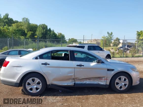 ✅ 2013 Ford Police Interceptor • VIN: 1FAHP2L85DG206798 • Лот: 42978739. Опубликован ранее на IAAI с пробегом 102 714 миль. Бесплатный доступ к архиву аукционных продаж из США и подробный отчёт об истории автомобиля на DreamBid. Изображение 14.