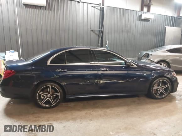 ✅ 2019 Mercedes-Benz E 300 • VIN: WDDZF4KB5KA563057 • Lot: 42253134. Listed on IAAI with 68,806 mi. Free auction sales archive from the USA and detailed vehicle history report at DreamBid. Image 13.