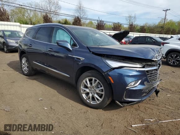 ✅ 2024 Buick Enclave Essence • VIN: 5GAEVAKW7RJ108834 • Lot: 55072515. Wystawiony na Copart z przebiegiem 19 483 mil. Bezpłatny archiwum sprzedaży aukcyjnych z USA i szczegółowy raport historii pojazdu na DreamBid. Zdjęcie 4.