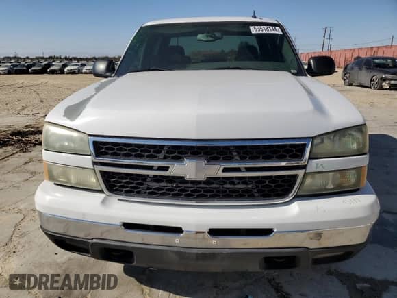 ✅ 2006 Chevrolet Silverado 1500 LT1 • VIN: 2GCEC13T761186450 • Lot: 69518144. Wystawiony na Copart z przebiegiem 128 398 mil mil. Skorzystaj z bezpłatnego archiwum sprzedaży aukcyjnych z USA i zobacz szczegółowy raport historii pojazdu na DreamBid. Zdjęcie 5.