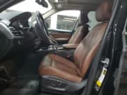 ✅ 2016 BMW X5 xDrive35i • VIN: 5UXKR0C5XG0P26415 • Lot: 87244135. Wystawiony na Copart z przebiegiem 105 717 mil. Bezpłatny archiwum sprzedaży aukcyjnych z USA i szczegółowy raport historii pojazdu na DreamBid. Zdjęcie 7.