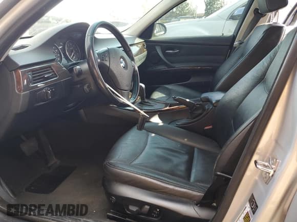 ✅ 2007 BMW 3 Series 328xi • VIN: WBAVT73557FZ35290 • Lot: 48251955. Wystawiony na Copart z przebiegiem 287 728 mil. Bezpłatny archiwum sprzedaży aukcyjnych z USA i szczegółowy raport historii pojazdu na DreamBid. Zdjęcie 7.