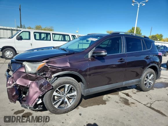 ✅ 2018 Toyota RAV4 XLE • VIN: 2T3RFREV6JW858083 • Лот: 86288115. Опубликован ранее на Copart с пробегом 55 199 миль. Бесплатный доступ к архиву аукционных продаж из США и подробный отчёт об истории автомобиля на DreamBid. Изображение 1.