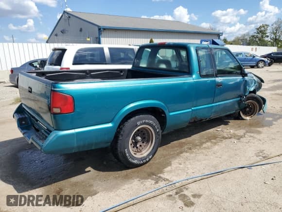 ✅ 1994 Chevrolet S-10 LS • VIN: 1GCCS19Z1R8217571 • Лот: 71994634. Опубликован ранее на Copart с пробегом 167 632 миль. Бесплатный доступ к архиву аукционных продаж из США и подробный отчёт об истории автомобиля на DreamBid. Изображение 3.