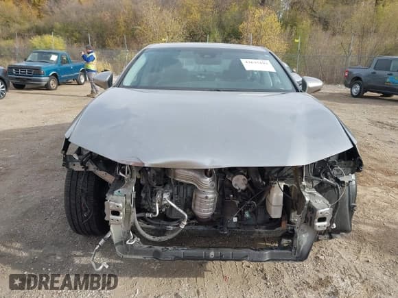 ✅ 2016 Lexus ES 330 • VIN: 58ABK1GG5GU018836 • Lot: 43635193. Listed on IAAI with 37,600 mi. Free auction sales archive from the USA and detailed vehicle history report at DreamBid. Image 12.