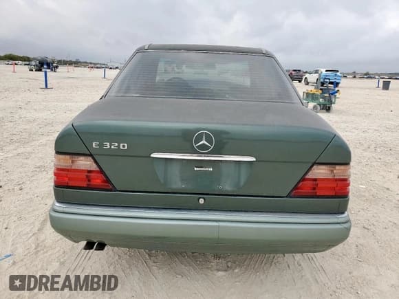 ✅ 1994 Mercedes-Benz E 320 • VIN: WDBEA32E0RC093755 • Lot: 92571405. Listed on Copart with 140,904 mi. Free auction sales archive from the USA and detailed vehicle history report at DreamBid. Image 6.