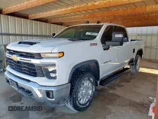 ✅ 2024 Chevrolet Silverado 2500HD LT • VIN: 1GC4YNE74RF239171 • Lot: 90011025. Wystawiony na Copart z przebiegiem 22 902 mil. Bezpłatny archiwum sprzedaży aukcyjnych z USA i szczegółowy raport historii pojazdu na DreamBid. Zdjęcie 1.