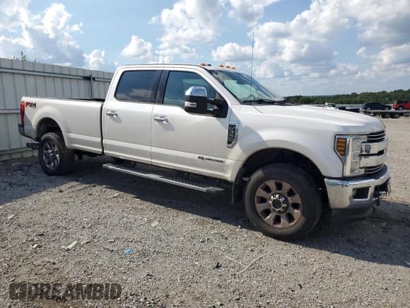 ✅ 2018 Ford F-350 XL • VIN: 1FT8W3BT4JEC45835 • Lot: 67354765. Listed on Copart with 240,759 mi. Free auction sales archive from the USA and detailed vehicle history report at DreamBid. Image 4.