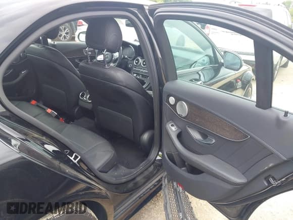 ✅ 2019 Mercedes-Benz C 43 AMG • VIN: 55SWF6EB0KU287879 • Lot: 42863581. Listed on IAAI with 61,392 mi. Free auction sales archive from the USA and detailed vehicle history report at DreamBid. Image 8.