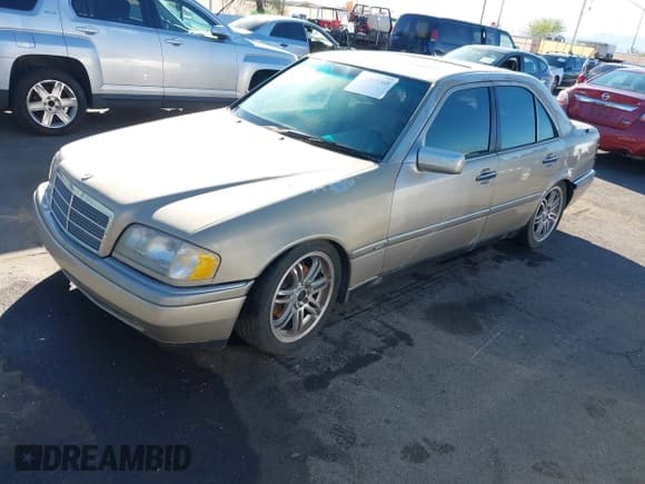 ✅ 1996 Mercedes-Benz C • VIN: WDBHA28E6TF411320 • Лот: 43389760. Опубликован ранее на IAAI с пробегом 177 700 миль. Бесплатный доступ к архиву аукционных продаж из США и подробный отчёт об истории автомобиля на DreamBid. Изображение 2.