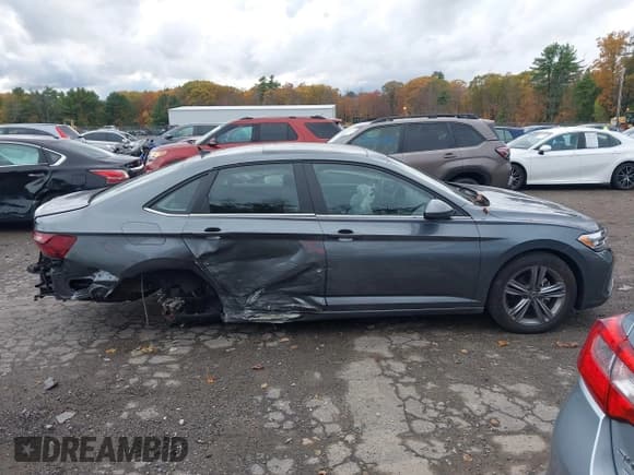 ✅ 2023 Volkswagen Jetta SE • VIN: 3VW7M7BU2PM025420 • Lot: 43479955. Wystawiony na IAAI z przebiegiem 8 467 mil. Bezpłatny archiwum sprzedaży aukcyjnych z USA i szczegółowy raport historii pojazdu na DreamBid. Zdjęcie 14.