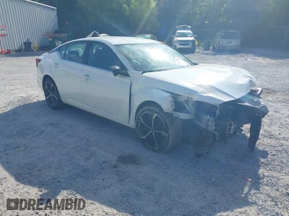 ✅ 2024 Nissan Altima SR • VIN: 1N4BL4CV9RN385367 • Lot: 42394598. Listed on IAAI with 37,723 mi. Free auction sales archive from the USA and detailed vehicle history report at DreamBid. Image 1.