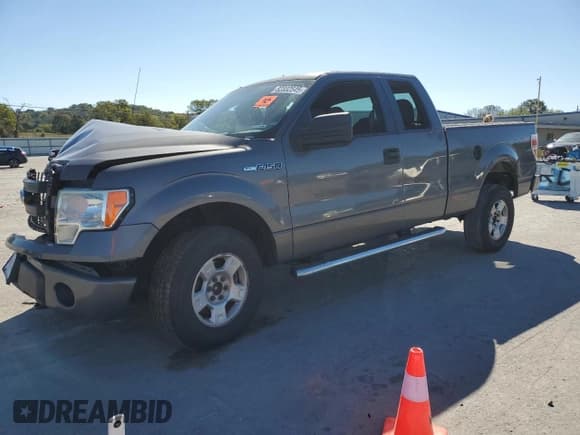 ✅ 2013 Ford F-150 XL • VIN: 1FTFX1EF2DKE74874 • Lot: 82332545. Wystawiony na Copart z przebiegiem 227 271 mil. Bezpłatny archiwum sprzedaży aukcyjnych z USA i szczegółowy raport historii pojazdu na DreamBid. Zdjęcie 1.