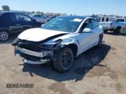 ✅ 2023 Tesla Model 3 • VIN: 5YJ3E1EA2PF571569 • Lot: 42288715. Wystawiony na IAAI z przebiegiem 30 271 mil. Bezpłatny archiwum sprzedaży aukcyjnych z USA i szczegółowy raport historii pojazdu na DreamBid. Zdjęcie 17.