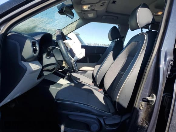 ✅ 2021 Hyundai Venue SEL • VIN: KMHRC8A33MU111223 • Lot: 41993435. Listed on Copart with 7,534 mi. Free auction sales archive from the USA and detailed vehicle history report at DreamBid. Image 7.