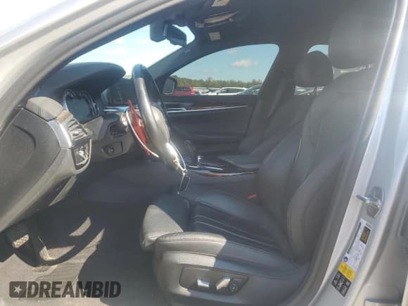 ✅ 2017 BMW 5 Series 540i xDrive • VIN: WBAJE7C35HG888183 • Lot: 80221965. Wystawiony na Copart z przebiegiem 62 394 mil. Bezpłatny archiwum sprzedaży aukcyjnych z USA i szczegółowy raport historii pojazdu na DreamBid. Zdjęcie 7.