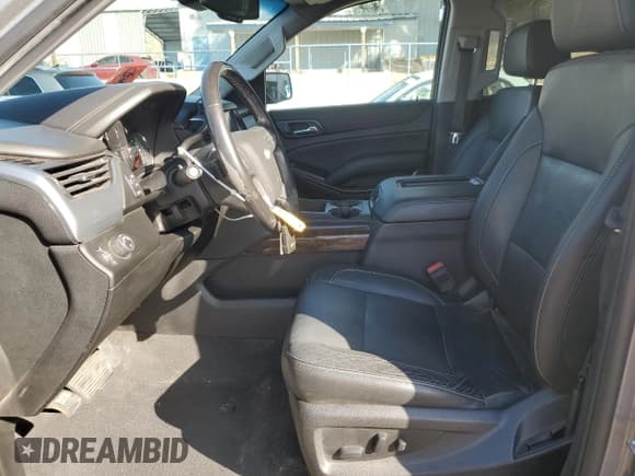 ✅ 2019 Chevrolet Suburban LT • VIN: 1GNSCHKC9KR174984 • Lot: 76138454. Wystawiony na Copart z przebiegiem 92 507 mil. Bezpłatny archiwum sprzedaży aukcyjnych z USA i szczegółowy raport historii pojazdu na DreamBid. Zdjęcie 7.