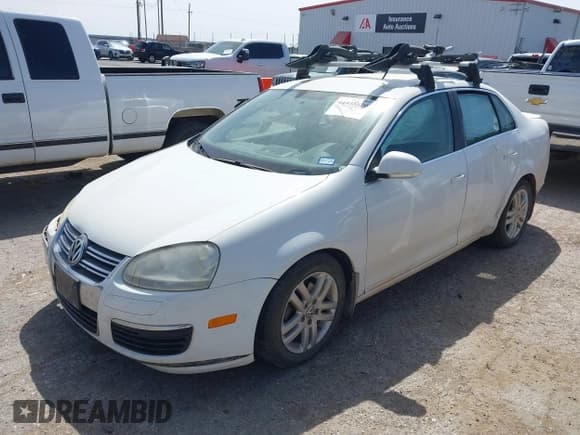 ✅ 2009 Volkswagen Jetta • VIN: 3VWAL71K19M178303 • Lot: 41935820. Listed on IAAI with 231,493 mi. Free auction sales archive from the USA and detailed vehicle history report at DreamBid. Image 2.