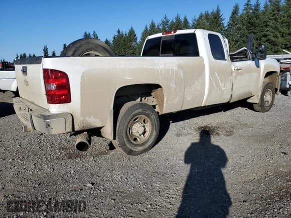 ✅ 2009 Chevrolet Silverado 1500 • VIN: 1GCHC69609E156673 • Lot: 86246605. Wystawiony na Copart z przebiegiem 135 626 mil. Bezpłatny archiwum sprzedaży aukcyjnych z USA i szczegółowy raport historii pojazdu na DreamBid. Zdjęcie 3.