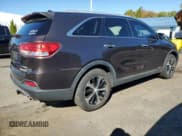 ✅ 2016 Kia Sorento EX • VIN: 5XYPHDA13GG042690 • Лот: 85858755. Опубликован ранее на Copart с пробегом 115 040 миль. Бесплатный доступ к архиву аукционных продаж из США и подробный отчёт об истории автомобиля на DreamBid. Изображение 3.