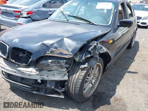 ✅ 2004 BMW 3 Series 325i • VIN: WBAET37484NJ95990 • Lot: 42779657. Listed on IAAI with 188,022 mi. Free auction sales archive from the USA and detailed vehicle history report at DreamBid. Image 6.