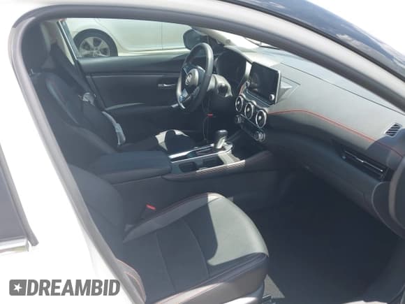 ✅ 2024 Nissan Sentra SR • VIN: 3N1AB8DV3RY350666 • Lot: 42835750. Wystawiony na IAAI z przebiegiem 22 754 mil. Bezpłatny archiwum sprzedaży aukcyjnych z USA i szczegółowy raport historii pojazdu na DreamBid. Zdjęcie 5.