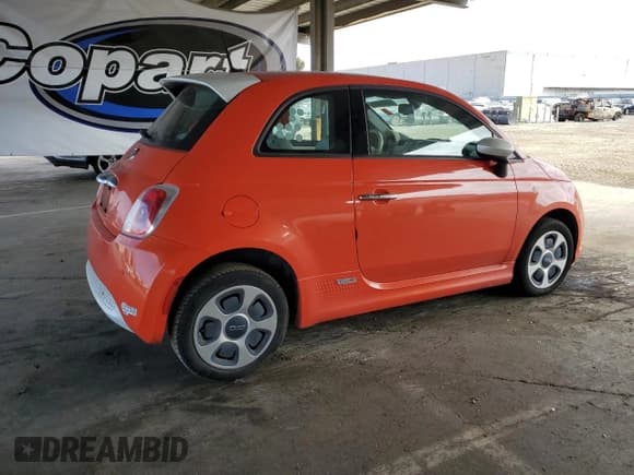 ✅ 2013 FIAT 500e • VIN: 3C3CFFGE2DT740355 • Lot: 66968085. Wystawiony na Copart z przebiegiem 54 564 mil. Bezpłatny archiwum sprzedaży aukcyjnych z USA i szczegółowy raport historii pojazdu na DreamBid. Zdjęcie 3.
