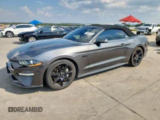 ✅ 2018 Ford Mustang GT Premium • VIN: 1FATP8FF9J5172119 • Lot: 80830175. Wystawiony na Copart z przebiegiem 81 538 mil. Bezpłatny archiwum sprzedaży aukcyjnych z USA i szczegółowy raport historii pojazdu na DreamBid. Zdjęcie 1.