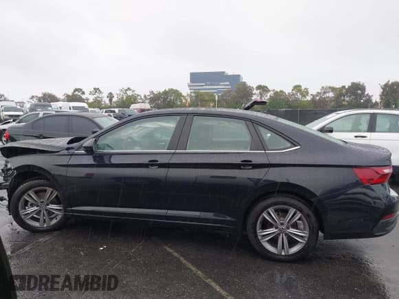 ✅ 2024 Volkswagen Jetta SE • VIN: 3VW7M7BU6RM023852 • Lot: 43443134. Wystawiony na IAAI z przebiegiem 11 056 mil. Bezpłatny archiwum sprzedaży aukcyjnych z USA i szczegółowy raport historii pojazdu na DreamBid. Zdjęcie 14.