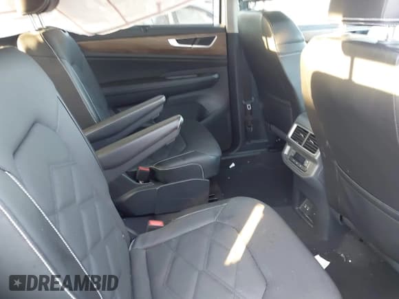 ✅ 2024 Volkswagen Atlas SE • VIN: 1V2WR2CA9RC550260 • Lot: 43268897. Listed on IAAI with 30,052 mi. Free auction sales archive from the USA and detailed vehicle history report at DreamBid. Image 8.