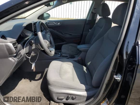 2020 Hyundai Ioniq SE с VIN KMHC75LC6LU242098, выставлен на аукционе Copart как лот 70589334 с пробегом 80 009 миль миль и Списание • Salvage title. История ставок и продаж доступна на DreamBid. Изображение 7.