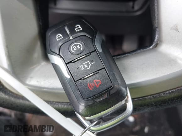 ✅ 2015 Ford F-150 XLT • VIN: 1FTEW1EGXFKE19647 • Lot: 43026369. Wystawiony na IAAI z przebiegiem 217 955 mil. Bezpłatny archiwum sprzedaży aukcyjnych z USA i szczegółowy raport historii pojazdu na DreamBid. Zdjęcie 11.