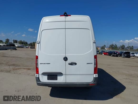 ✅ 2019 Mercedes-Benz Sprinter Cargo • VIN: WD4PF1CD6KP160353 • Lot: 43261821. Listed on IAAI with 39,519 mi. Free auction sales archive from the USA and detailed vehicle history report at DreamBid. Image 16.