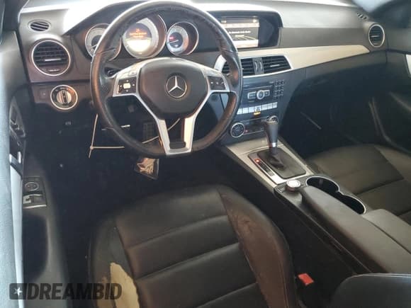 ✅ 2012 Mercedes-Benz C 250 • VIN: WDDGJ4HB1CF761720 • Lot: 83936655. Wystawiony na Copart z przebiegiem 203 492 mil. Bezpłatny archiwum sprzedaży aukcyjnych z USA i szczegółowy raport historii pojazdu na DreamBid. Zdjęcie 8.