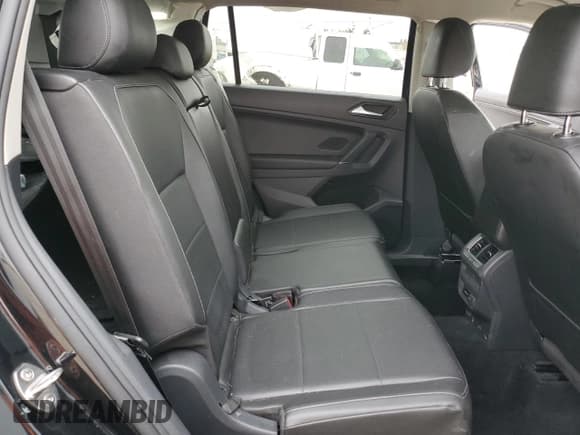 ✅ 2018 Volkswagen Tiguan SEL • VIN: 3VV3B7AX6JM008695 • Лот: 71567065. Опубликован ранее на Copart с пробегом 71 808 миль. Бесплатный доступ к архиву аукционных продаж из США и подробный отчёт об истории автомобиля на DreamBid. Изображение 11.