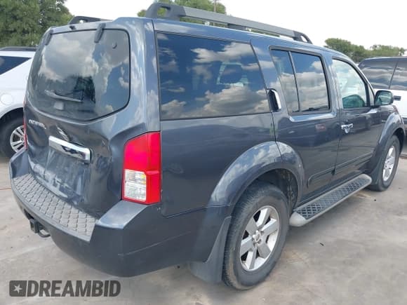 ✅ 2011 Nissan Pathfinder SV • VIN: 5N1AR1NN9BC620847 • Lot: 43075272. Wystawiony na IAAI z przebiegiem 196 545 mil. Bezpłatny archiwum sprzedaży aukcyjnych z USA i szczegółowy raport historii pojazdu na DreamBid. Zdjęcie 4.