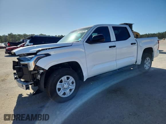 ✅ 2025 Toyota Tundra SR • VIN: 5TFKB5DB2SX251267 • Lot: 84248755. Listed on Copart with 18,700 mi. Free auction sales archive from the USA and detailed vehicle history report at DreamBid. Image 1.