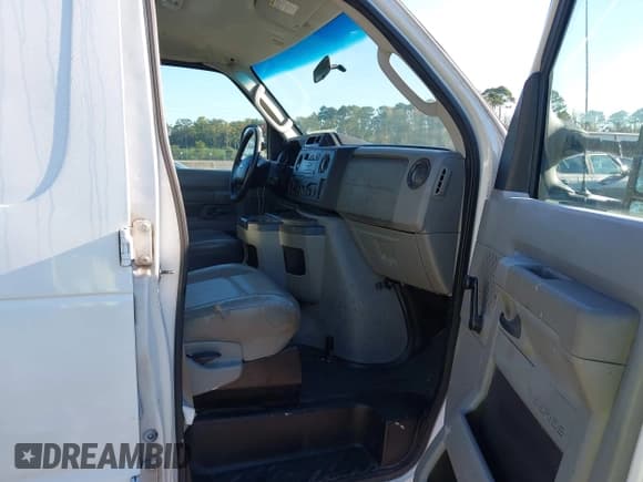 ✅ 2011 Ford Econoline Cargo Commercial • VIN: 1FTNE2EL0BDA35476 • Lot: 43164044. Listed on IAAI with 176,429 mi. Free auction sales archive from the USA and detailed vehicle history report at DreamBid. Image 5.