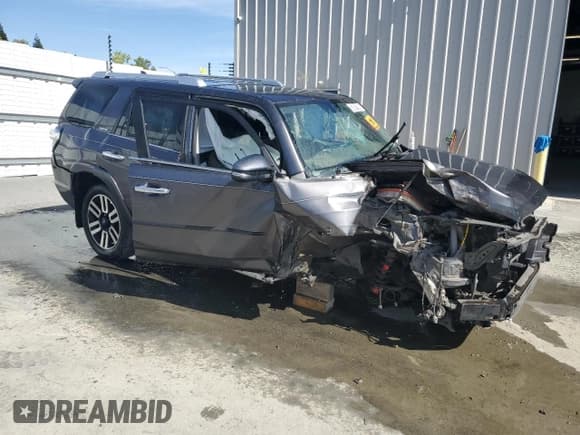 ✅ 2016 Toyota 4Runner Limited • VIN: JTEBU5JR3G5378992 • Lot: 62881985. Listed on Copart with 98,527 mi. Free auction sales archive from the USA and detailed vehicle history report at DreamBid. Image 4.