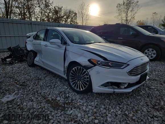 ✅ 2018 Ford Fusion Titanium • VIN: 3FA6P0D96JR246847 • Lot: 91092475. Wystawiony na Copart z przebiegiem 87 528 mil. Bezpłatny archiwum sprzedaży aukcyjnych z USA i szczegółowy raport historii pojazdu na DreamBid. Zdjęcie 4.
