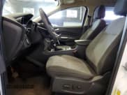 ✅ 2017 Ford Escape SE • VIN: 1FMCU0GD6HUC05574 • Lot: 68475535. Wystawiony na Copart z przebiegiem 161 853 mil. Bezpłatny archiwum sprzedaży aukcyjnych z USA i szczegółowy raport historii pojazdu na DreamBid. Zdjęcie 7.